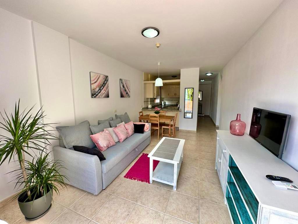 Sunny Apartment & Heated Pool Los Cristianos  Luaran gambar