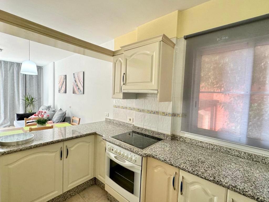 Sunny Apartment & Heated Pool Los Cristianos  Luaran gambar