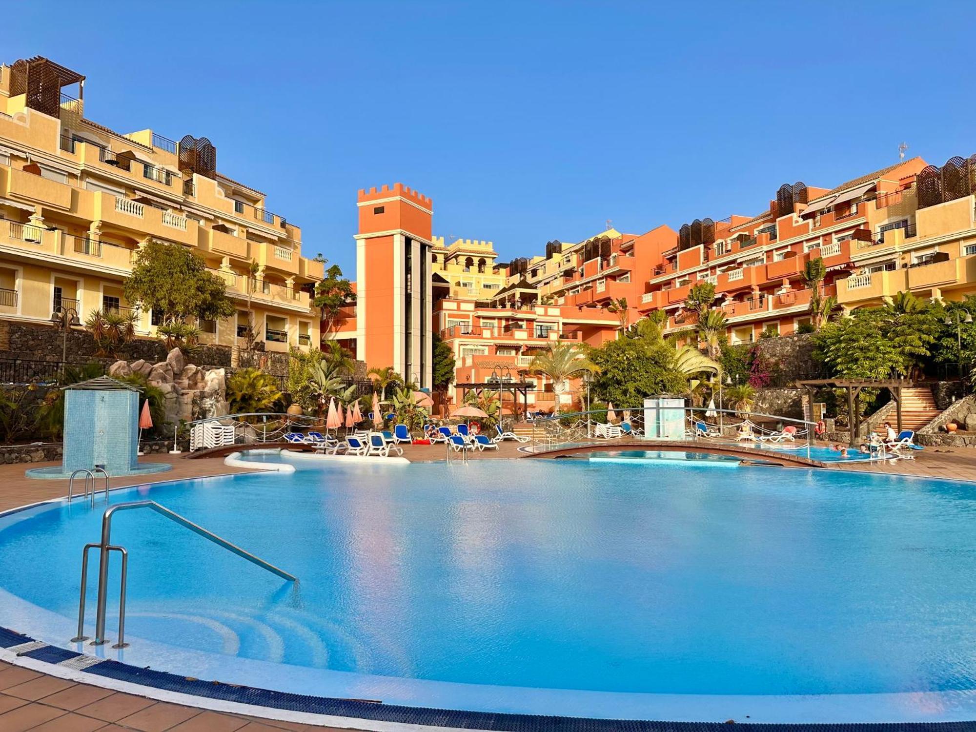 Sunny Apartment & Heated Pool Los Cristianos  Luaran gambar