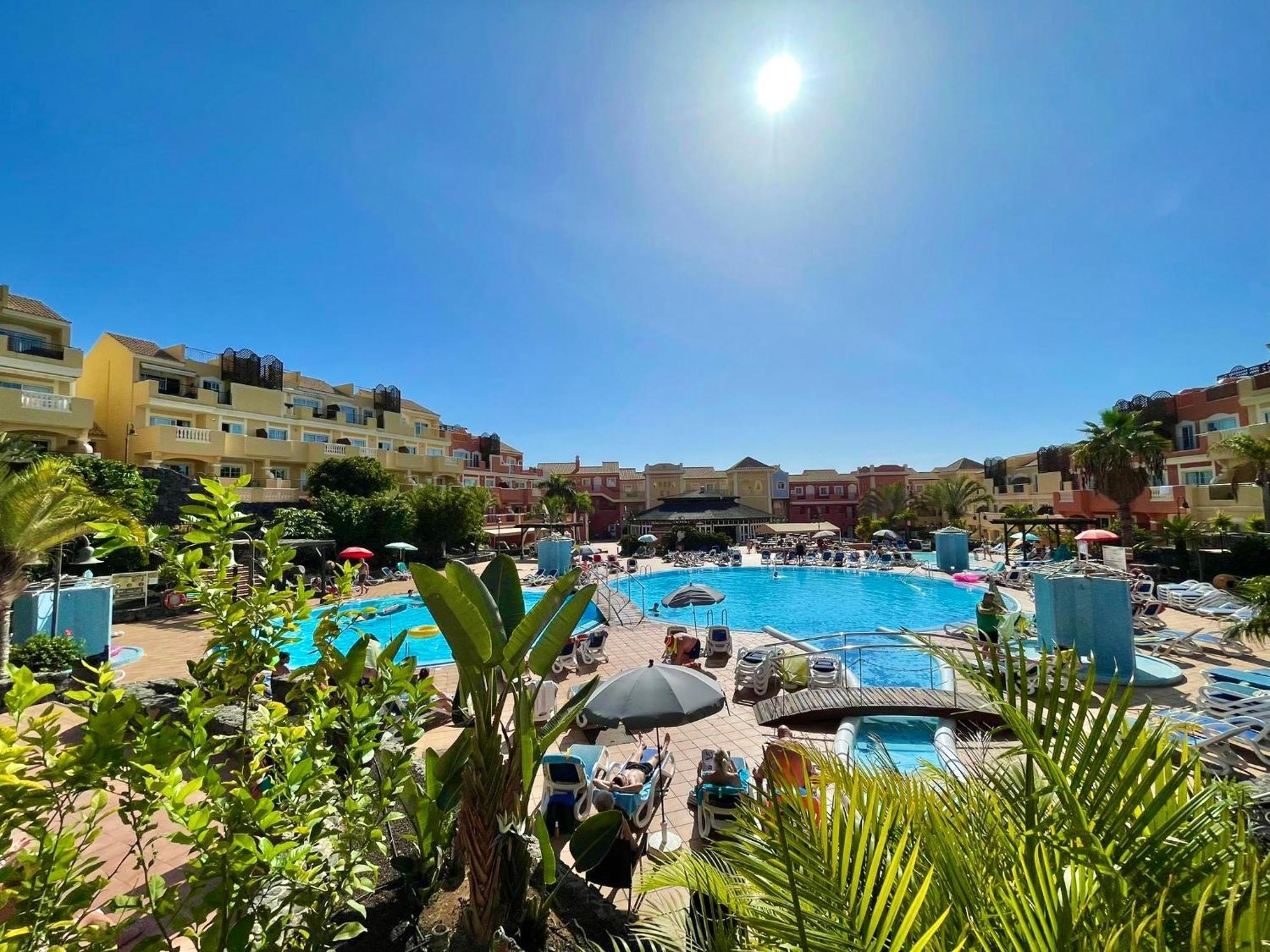 Sunny Apartment & Heated Pool Los Cristianos  Luaran gambar